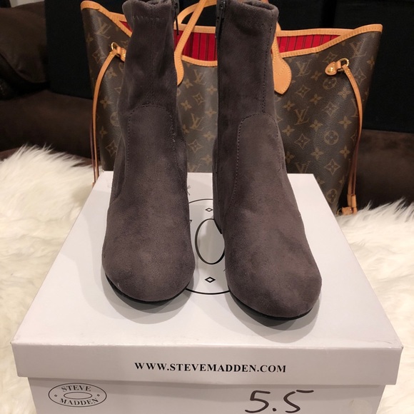 Suede Steve Madden Booties - Picture 4 of 4
